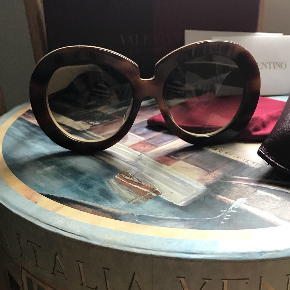 🚫SOLD🚫VALENTINO Brown oversized round sunglasses - Picture 3 of 8